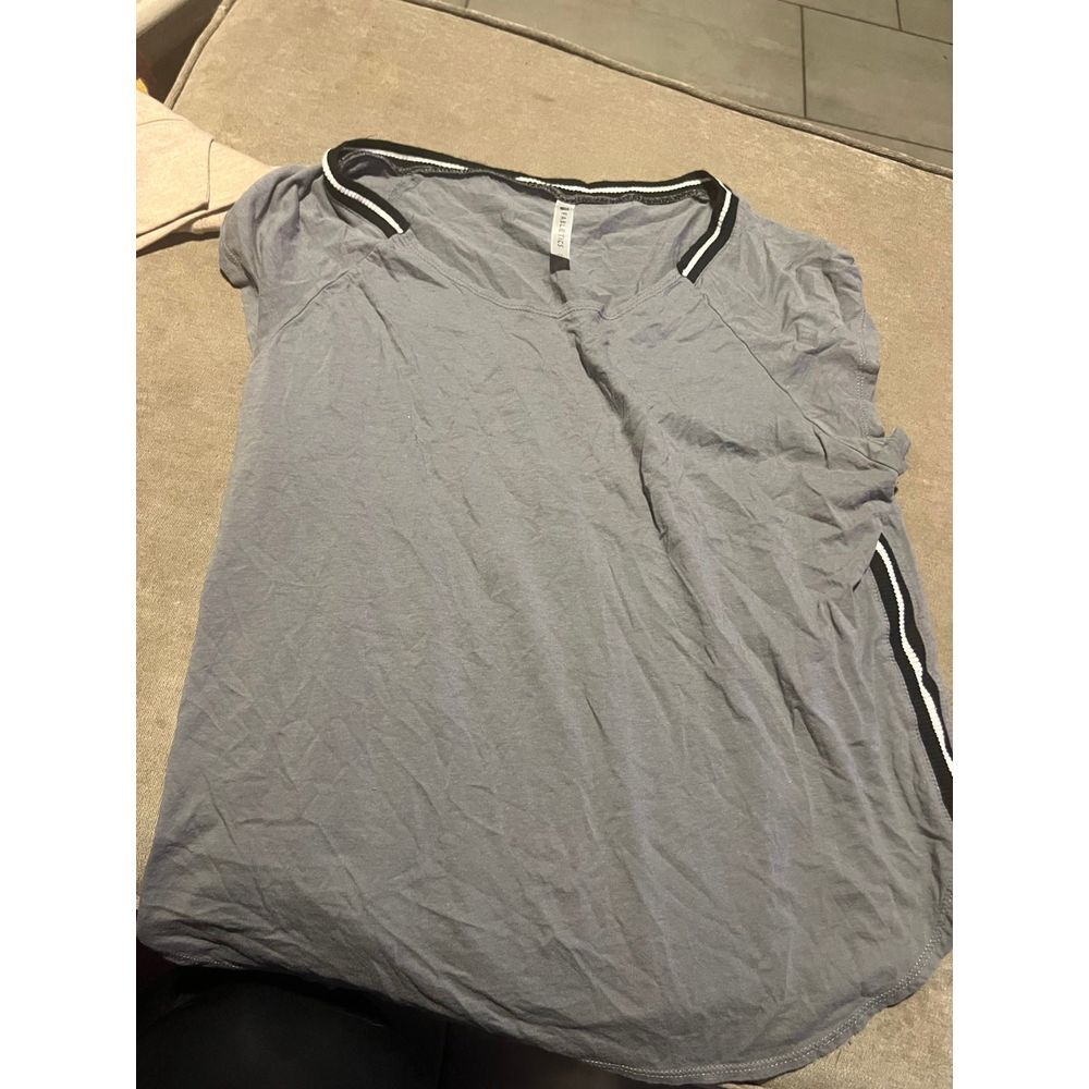 Women's Fabletics shirt‎